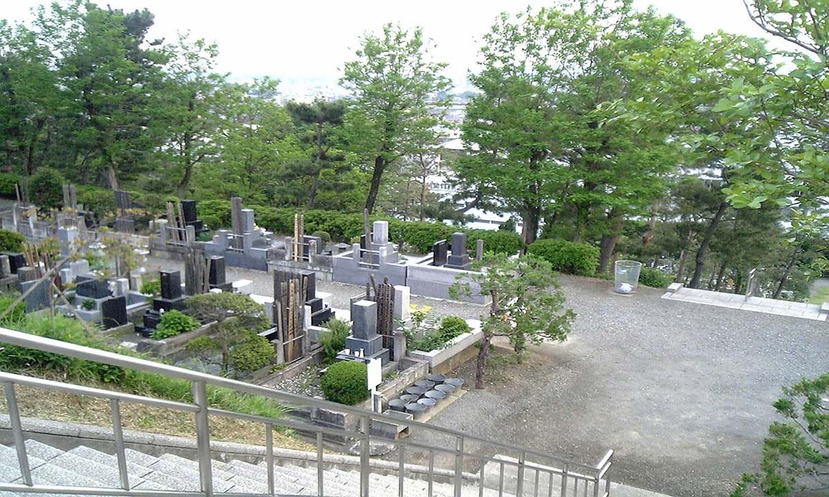 甲の原霊園 中段風景