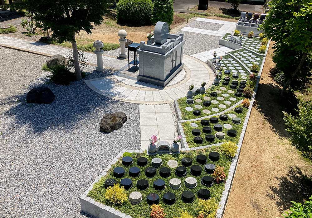 ぎふ樹木葬墓地 右から