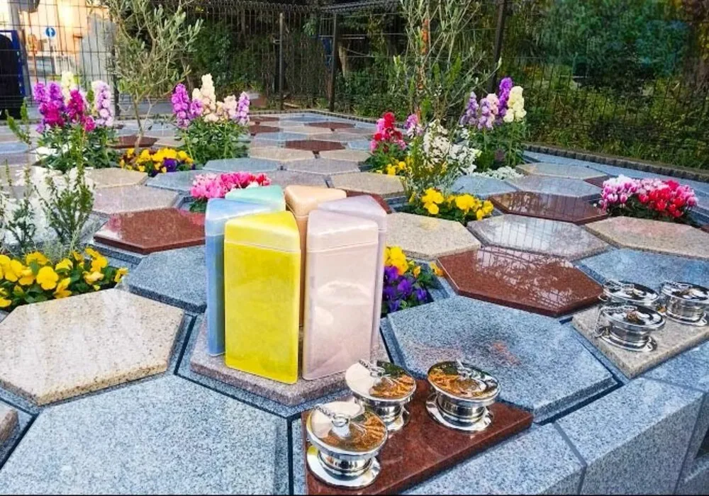 アルヴェアージュ 九谷焼の骨壺 六華