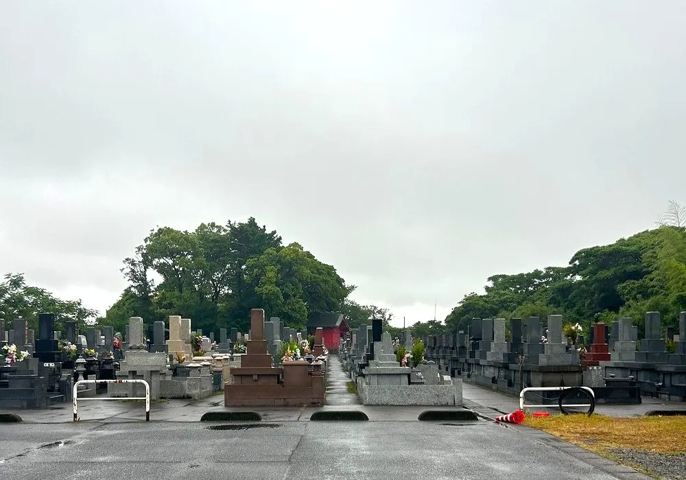 鹿屋市営 新川寿墓地 駐車スペースから墓地