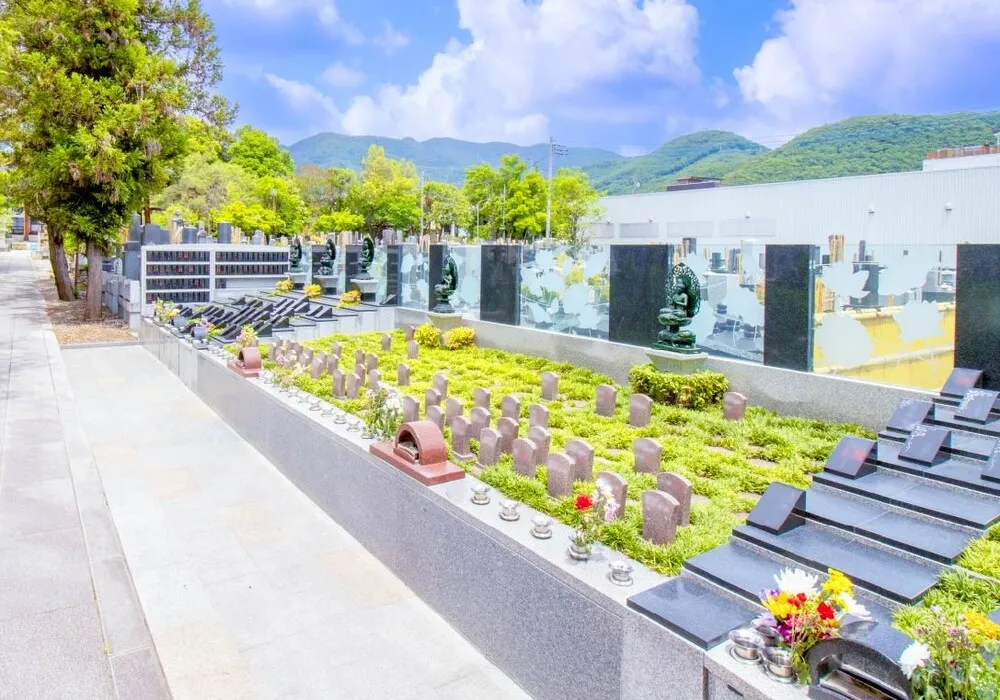 法華寺(山梨県甲府市)永代供養墓・樹木葬 全景右から