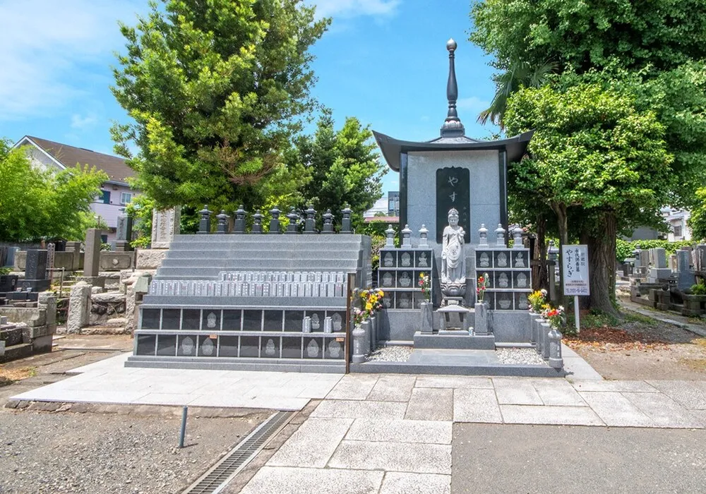 密蔵院(横浜市磯子区) 永代供養墓「やすらぎの塔」正面